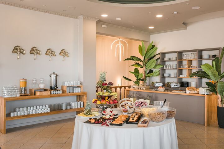 Breakfast/Coffee Service 74 of 98