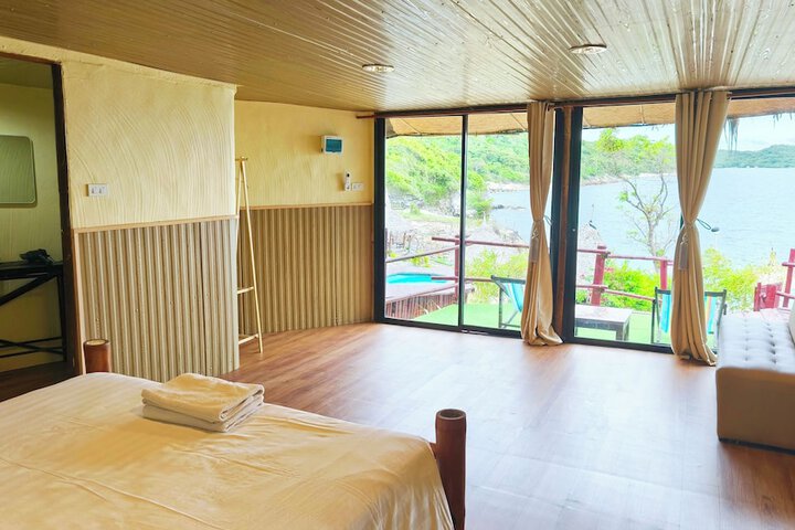 Room 18 of 65
