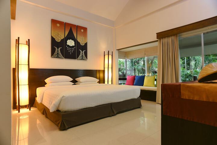 Room 14 of 100
