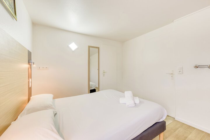 Room 16 of 33