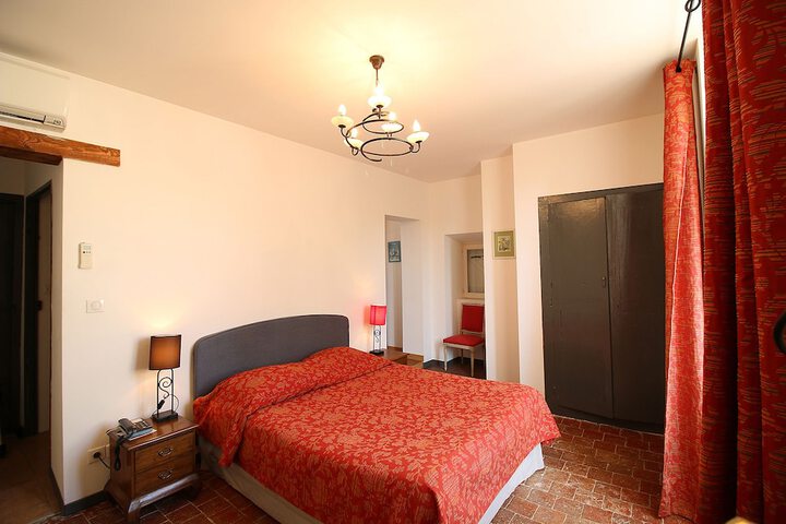Room 3 of 48