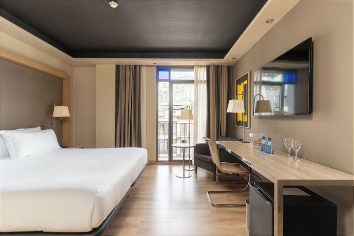 Room 33 of 82