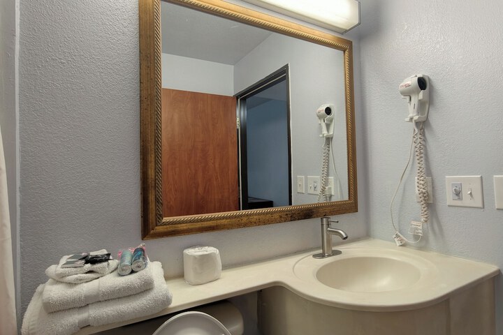 Room 17 of 24