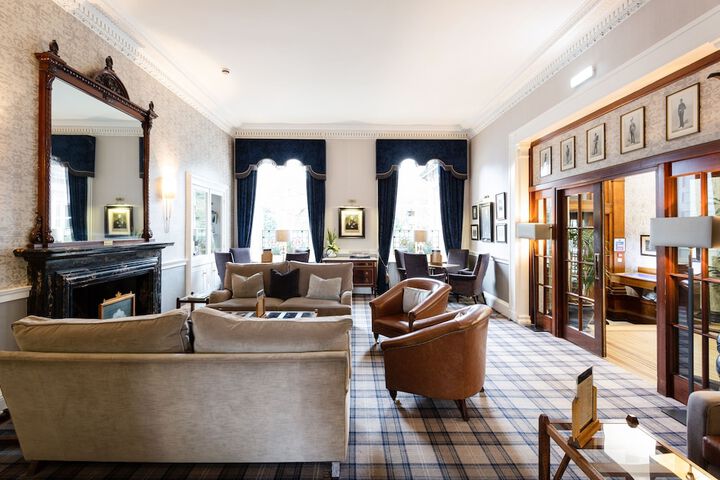 Lounge 69 of 76