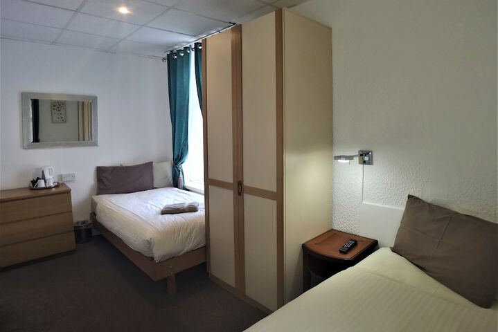 Room 50 of 102
