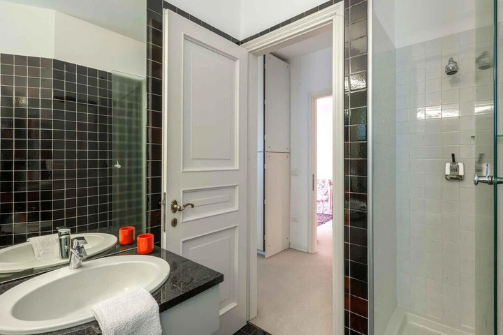 Room 10 of 20