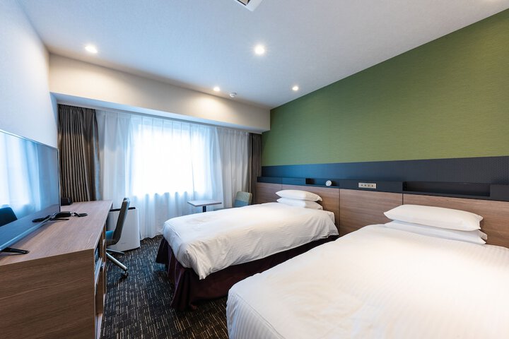 Room 12 of 40