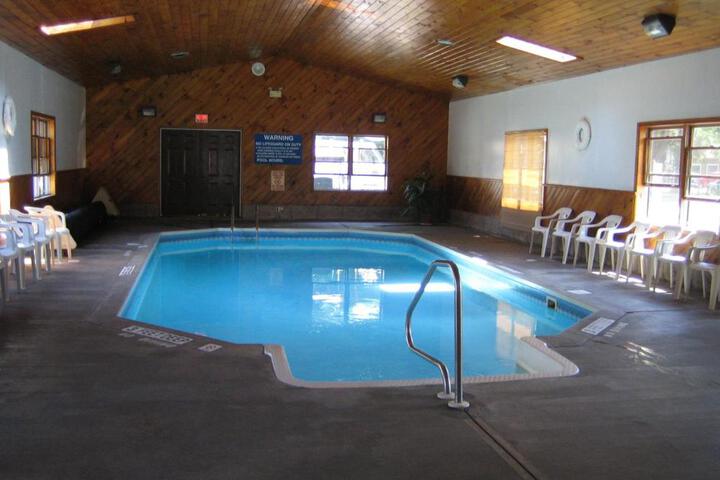 Exterior of Villager Motel & Glen Manor Estate