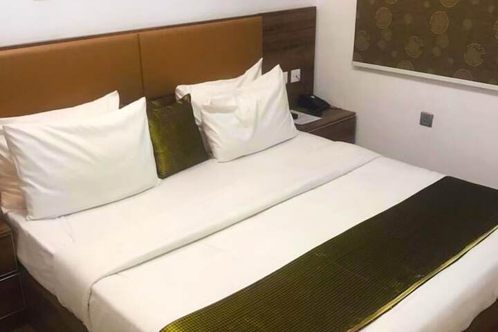 Room 4 of 17