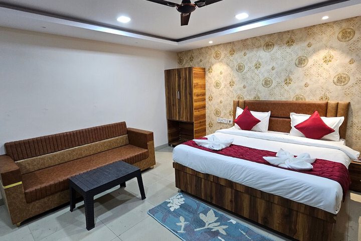 Room 6 of 14