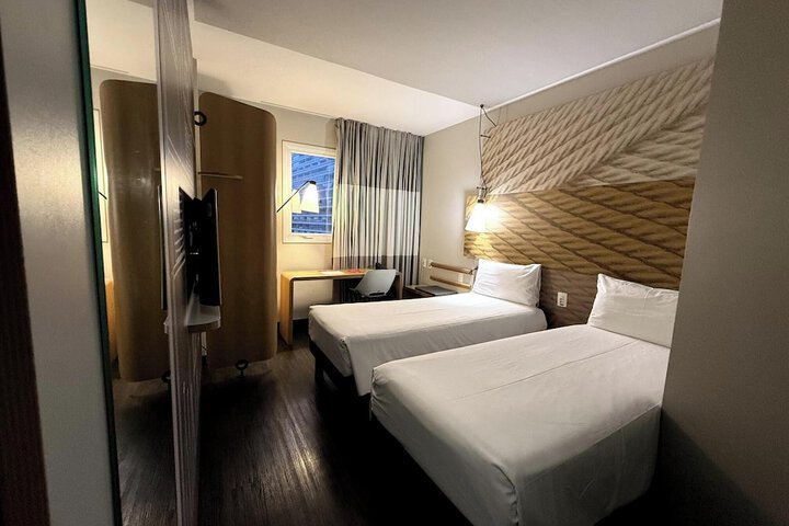 Room 12 of 82