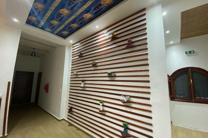 Room 17 of 27