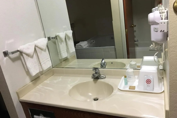 Room 8 of 13