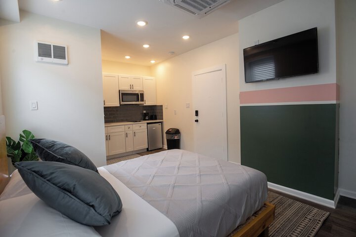 Room 7 of 126
