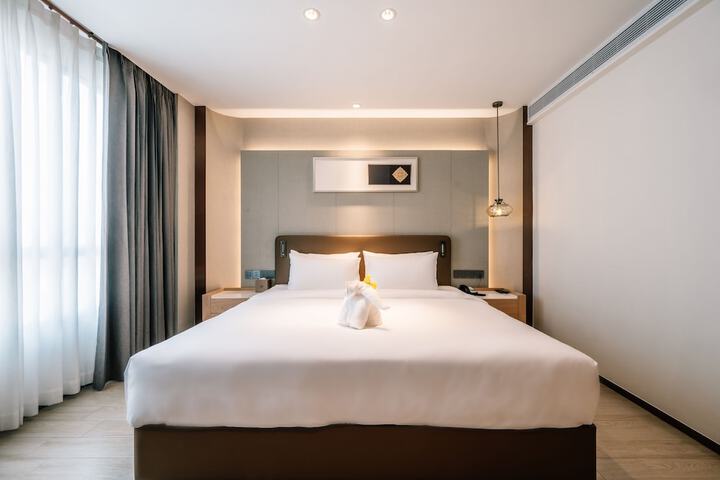 Room 10 of 37