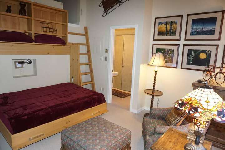Room 7 of 24
