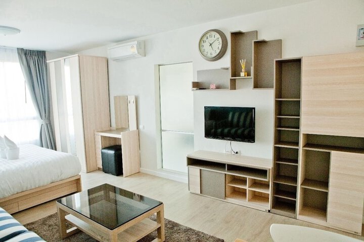 Room 8 of 15