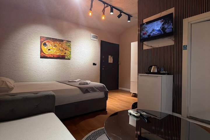 Room 9 of 29