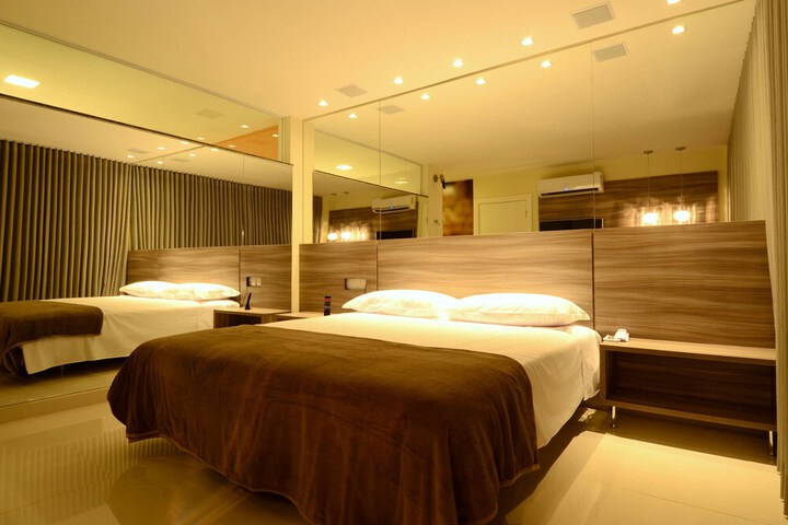 Room 10 of 37