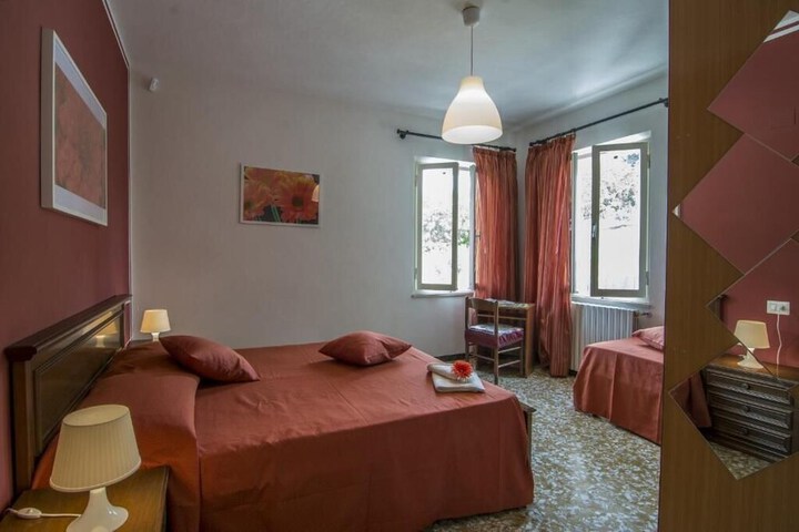 Room 10 of 35