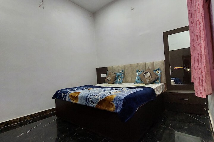 Room 6 of 25