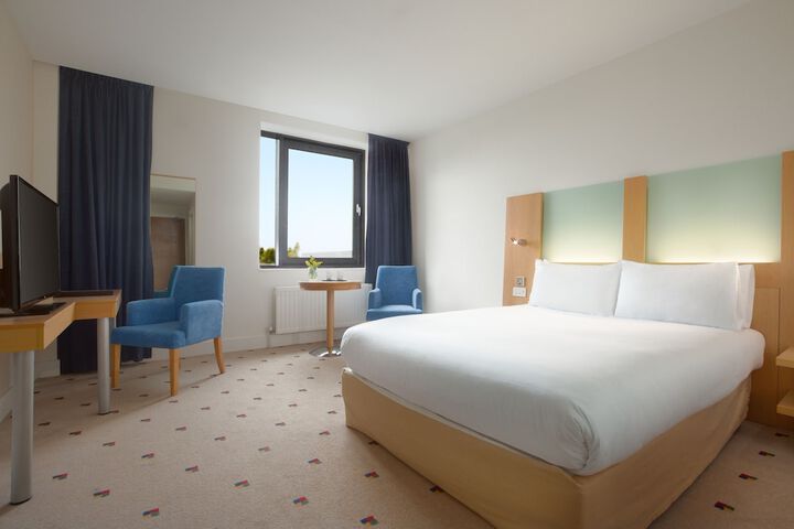 Room 3 of 28