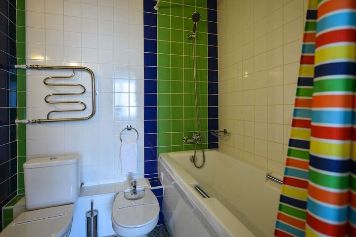 Room 10 of 65