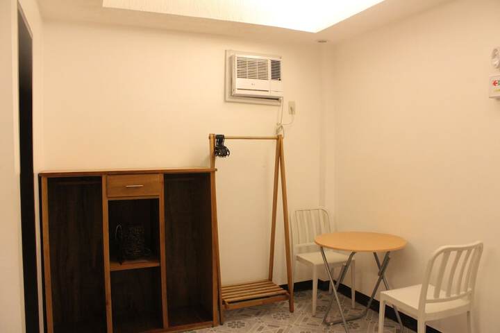 Room 23 of 102