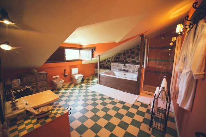 Room 10 of 47