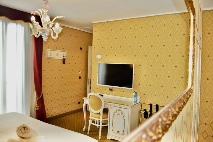 Room 32 of 70
