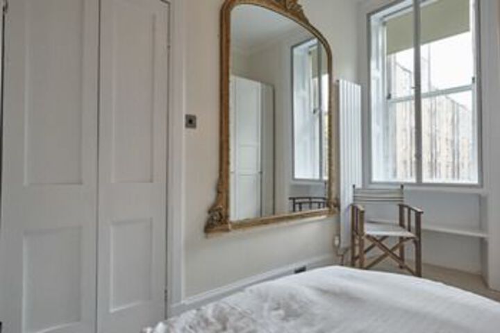 Room 4 of 15