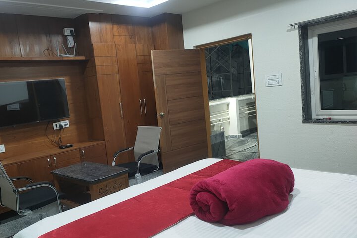 Room 5 of 14