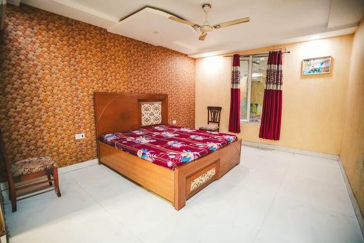 Room 3 of 48