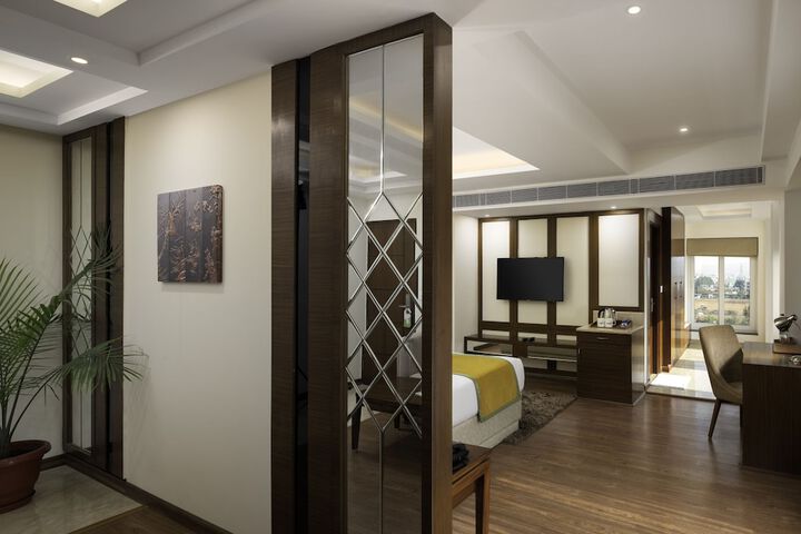 Room 13 of 48