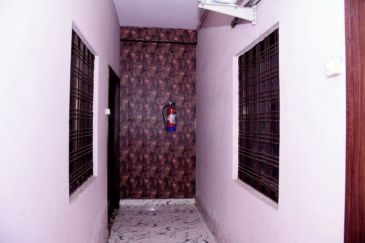 Room 17 of 34
