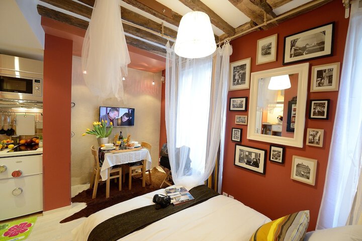 Room 180 of 648
