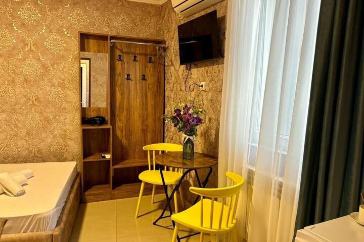 Room 10 of 30