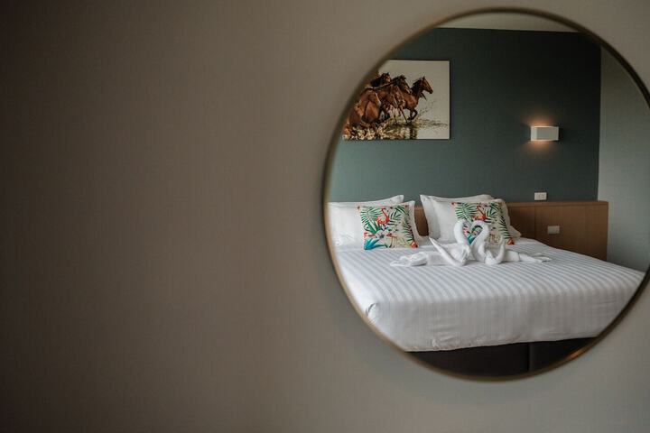 Room 17 of 33