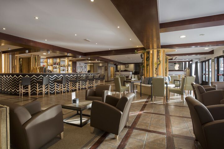 Lounge 60 of 80
