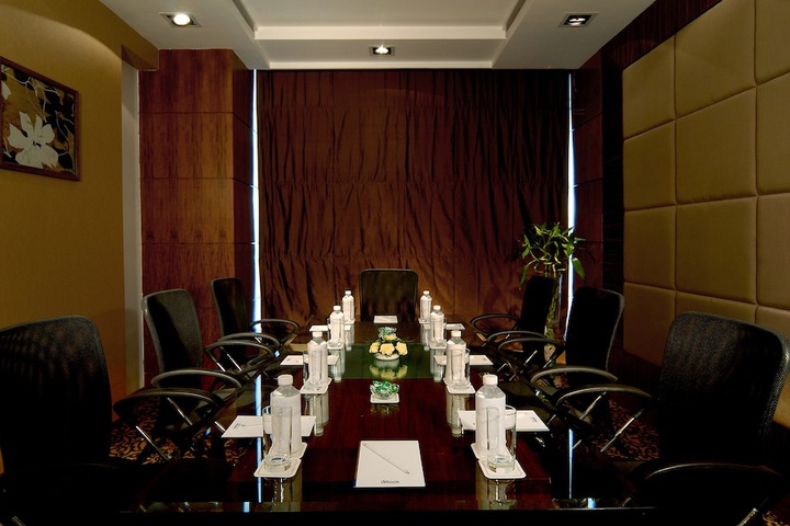 Business Center 34 of 44