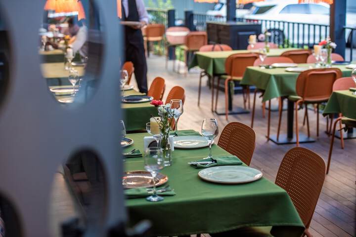 Dining 66 of 98