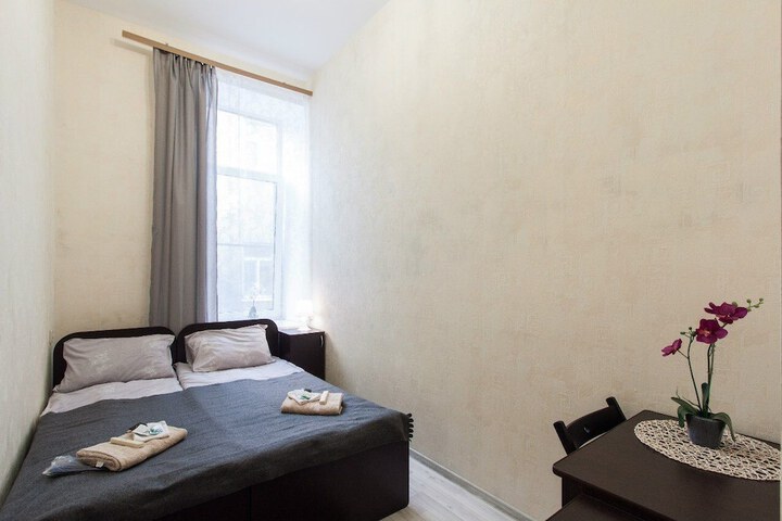 Room 4 of 16