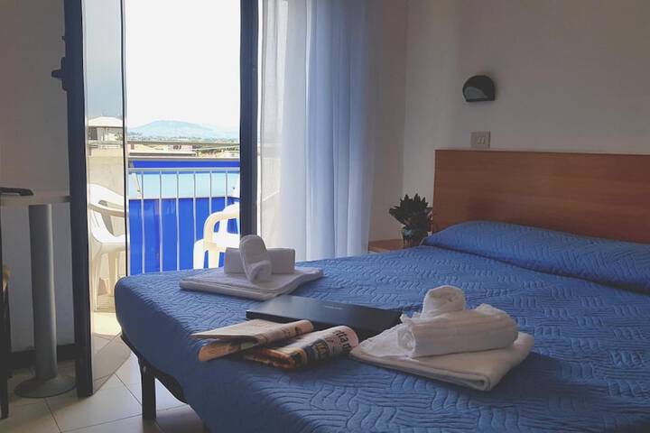 Room 6 of 51