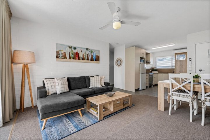 Room 2 of 73
