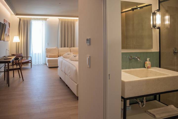 Room 26 of 182