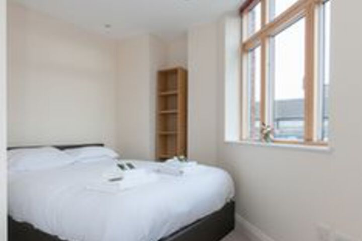 Room 9 of 28