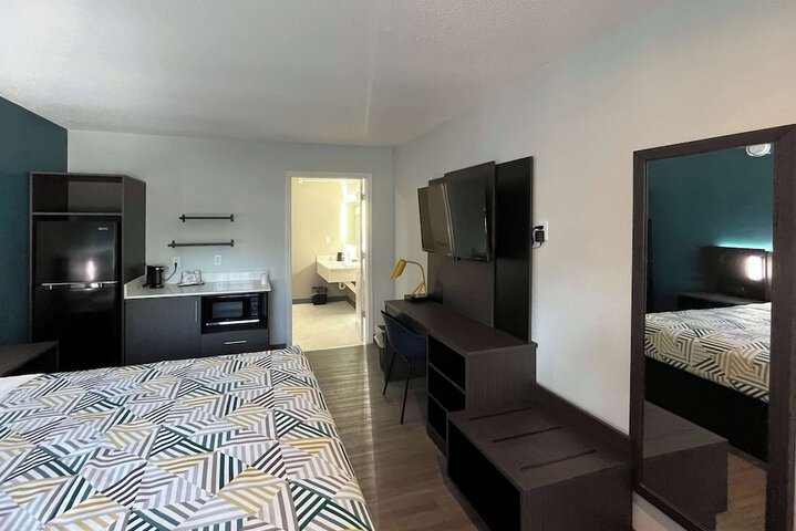 Room 8 of 26