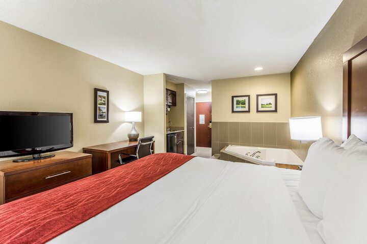 1 King Bed (14 of 15)