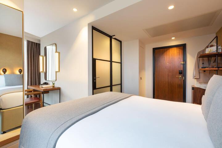 Room 41 of 61