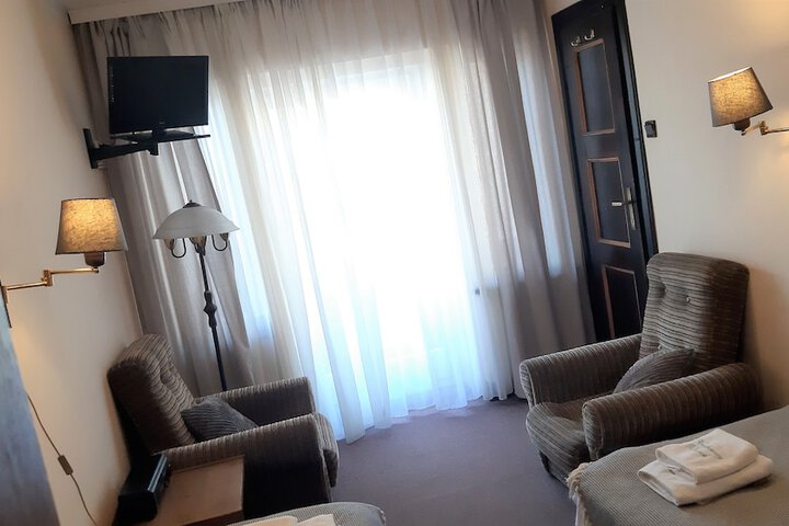 Room 32 of 77